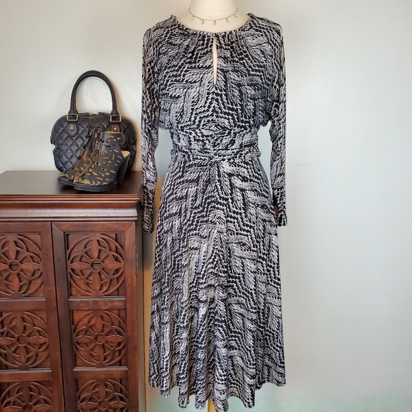 London Times Dresses & Skirts - London Times Figure Flattering Ruched Waist, 10